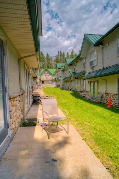 5 Mins To Banff - Cozy Townhome 2Br&2Bath - Banff Pass Included キャンモア エクステリア 写真